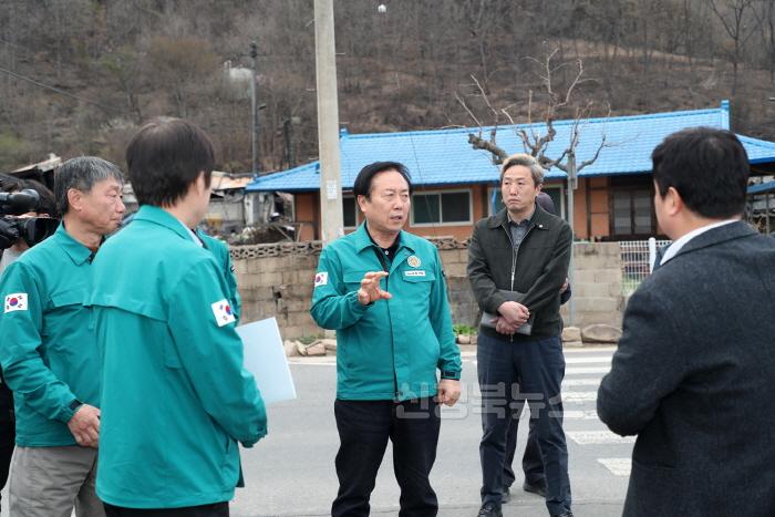 [크기변환]0403 안동시  산불 피해 지역에 임시조립주택 공급… 신속한 복구 총력 (1).JPG