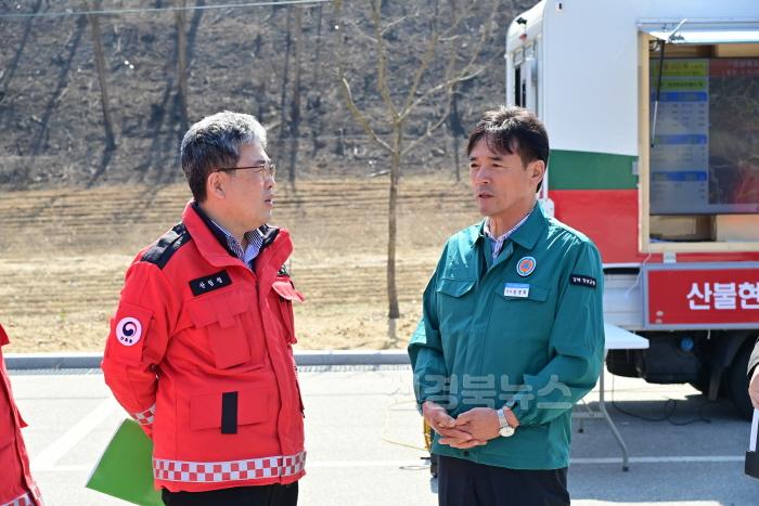 [크기변환]250403보도자료(청송군, 산림청장 방문 산불피해 복구 대책 논의) (2).jpg