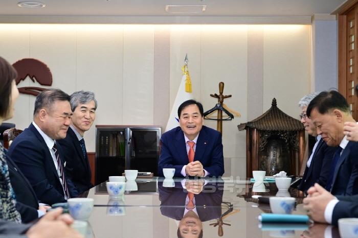 [크기변환]간부공무원 환담회(사진3).jpg