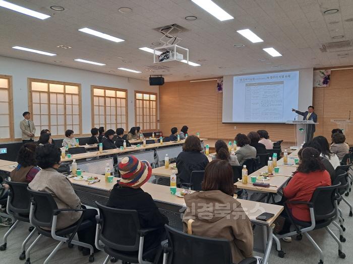 [크기변환]영주-9-2 영주시 여성단체협의는 영주한국효문화진흥원에서 여성지도자 역량강화 교육을 실시하고 있다.jpg