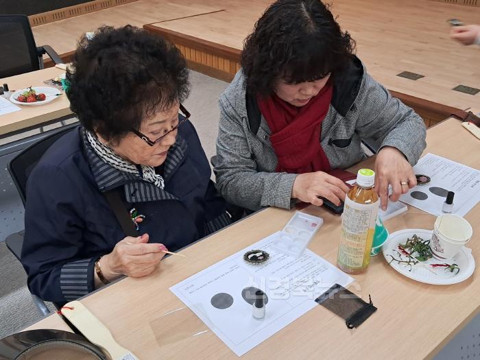 [크기변환]영주-9-3 영주시 여성단체협의는 영주한국효문화진흥원에서 여성지도자 역량강화 교육을 실시하고 있다.jpg