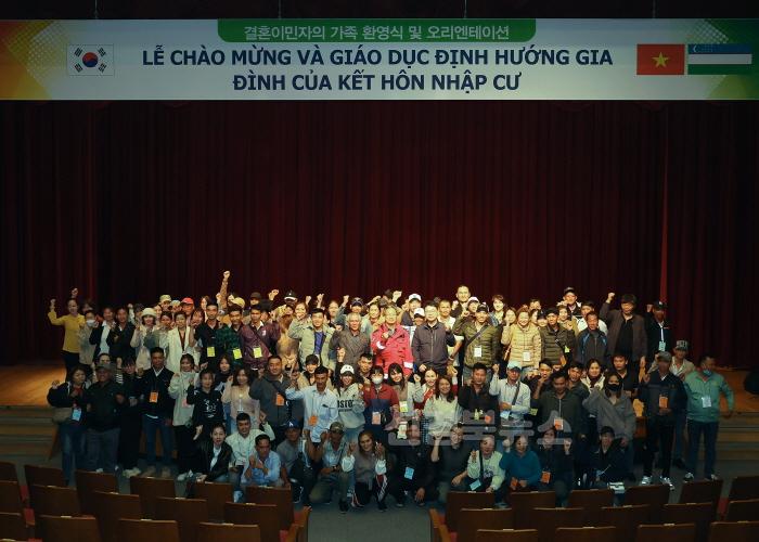 [크기변환]1-2.사진(영양군, 외국인 계절근로자 423명 입국).jpg