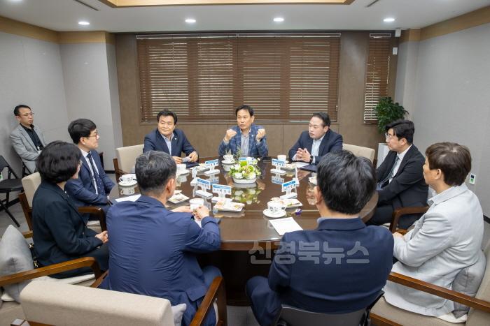 [크기변환]2024 회계연도 결산검사위원 위촉식(티타임).jpg