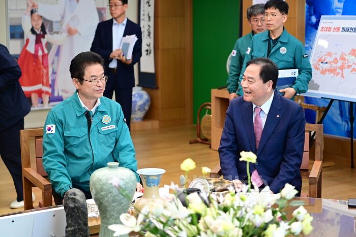 [크기변환]배낙호 김천시장, 경북도청 방문 ‘세일즈 소통 행정’ 펼쳐-기획예산실(사진2).jpg