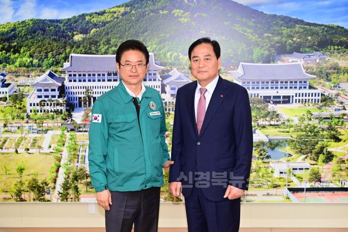 [크기변환]배낙호 김천시장, 경북도청 방문 ‘세일즈 소통 행정’ 펼쳐-기획예산실(사진3).jpg