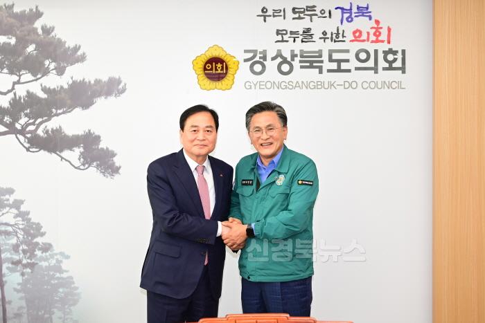 [크기변환]배낙호 김천시장, 경북도청 방문 ‘세일즈 소통 행정’ 펼쳐-기획예산실(사진5).jpg