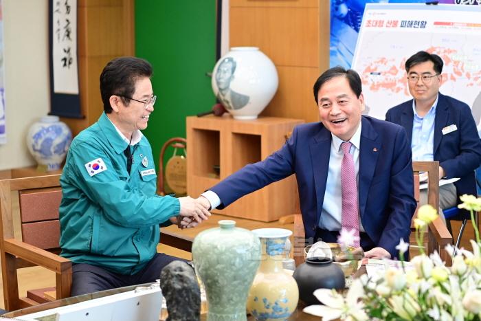 [크기변환]배낙호 김천시장, 경북도청 방문 ‘세일즈 소통 행정’ 펼쳐-기획예산실(사진7).jpg
