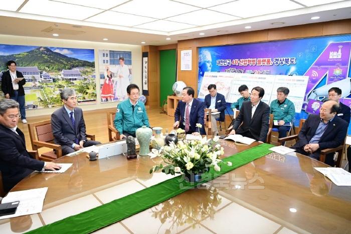 [크기변환]배낙호 김천시장, 경북도청 방문 ‘세일즈 소통 행정’ 펼쳐-기획예산실(사진8).jpg