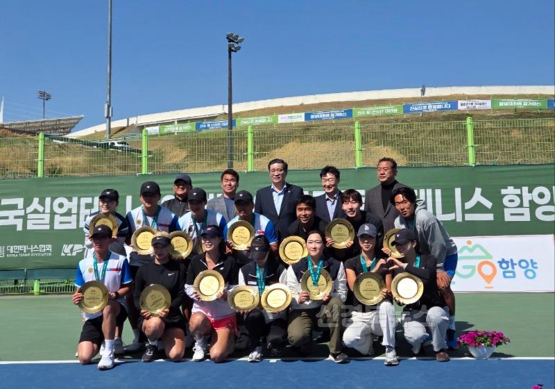 0409 안동시청 테니스경기단, 한국실업테니스연맹전 우승 이어 산불피해 성금 기탁.JPG