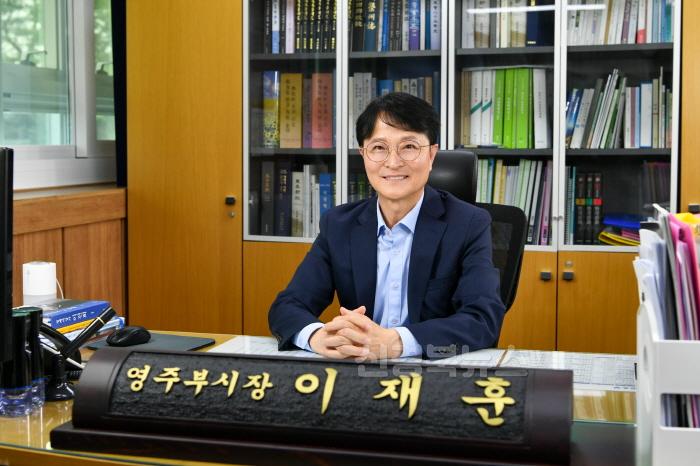 [크기변환]영주-1-6 이재훈 영주시장 권한대행 인터뷰 사진.jpg