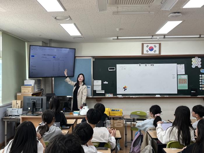 [크기변환]1.경북교육청, 전국 최초 ‘AI 비서 꾸러미 3탄’ 개발_보급(프로젝트 학습, AI가 챙겨드립니다!! 프로젝트 학습 지원을 위한 AI 웹앱 4종 보급)_02.jpg