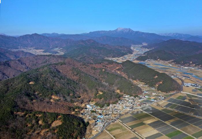 [크기변환]04.11-1 보도자료(고령 본관리 고분군 경상북도 기념물 지정)본관리 고분군 전경사진(1).jpg