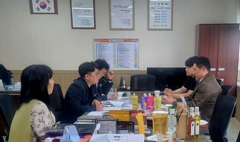 10 [사진] 영천시, 캐나다 바이어 초청해 농식품 해외 판매홍보관 운영 협의.jpg