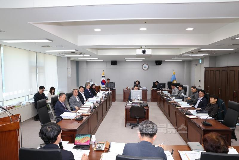 0411_포항시의회 예산결산특별위원회, 추경예산안 심사 시작.jpg