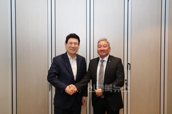 [크기변환]250414 포항시, 세계경제포럼과 협력 강화…APEC 연계 글로벌 행사 유치 시동.jpg