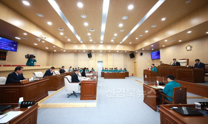 [크기변환]250414 청송군의회, 제279회 임시회 개최 (2).JPG