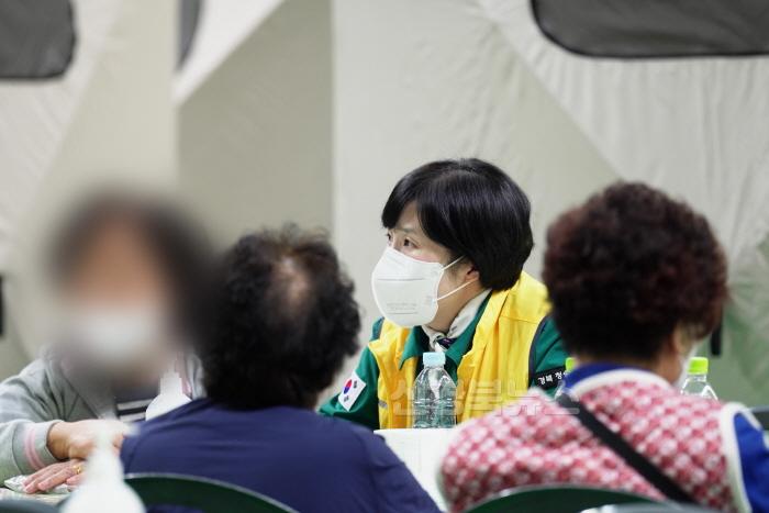 [크기변환]250414보도자료(청송군, 산불 이재민 위한 선진시설 지원 및 맞춤형 구호활동 총력) (3).jpg