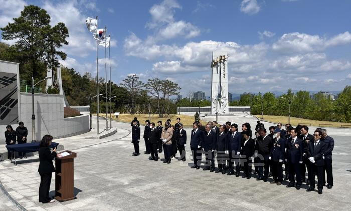 [크기변환][경산시보도자료]경상북도보훈단체협의회, 경산시 충혼탑 합동 참배(2).jpeg