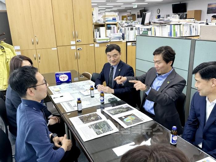[크기변환][경산시보도자료]조현일 경산시장, 2026년도 국비 확보 본격 활동 나서(3)(환경부 자연공원과장).jpg