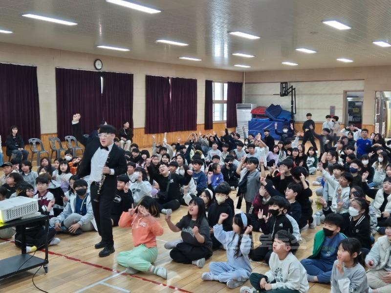상주초, 마음을 울린 클라리넷, 다름을 이해한 하루 보도자료사진1.jpg
