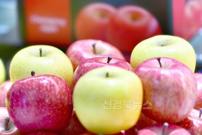 [크기변환]250416보도자료(청송군 ‘2025 대한민국 대표 브랜드 대상’석권)-청송사과.jpg