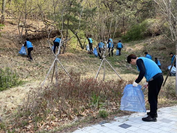 [크기변환]배낙호 김천시장과 카포스  함께 구석구석 깨끗하게!-교통행정과(사진7).jpg