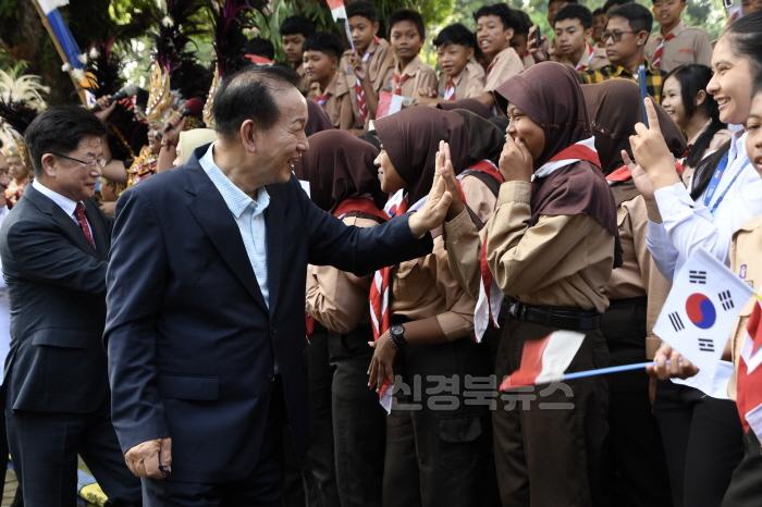 [크기변환]4-4. 살라티가시 제2주립중학교 학생들.jpg