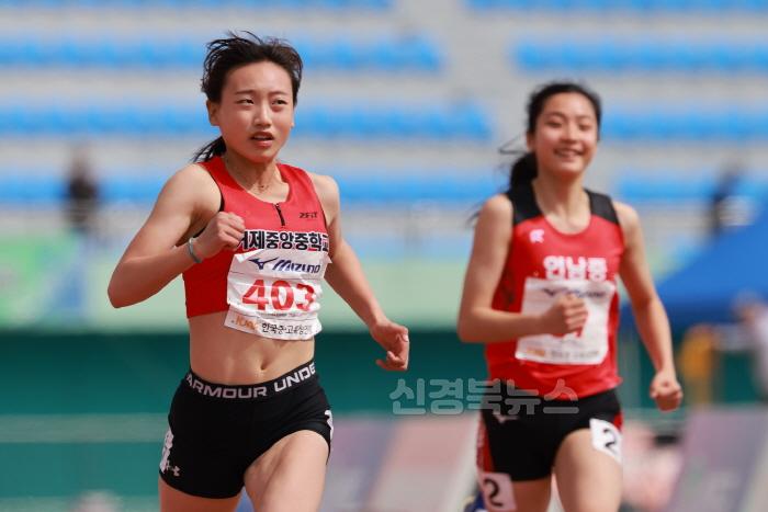 [크기변환](예천군)춘계 전국 초·중·고 육상경기대회 성료 (5).JPG