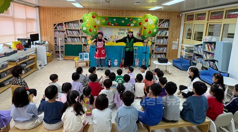 왜관초등학교_03_왜관초유_유치원 장애인식개선교육 인형극 관람 사진1.jpg