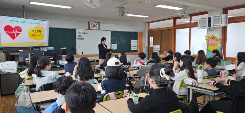 [영천초] 양성평등교육 프로그램 실시 사진(3).jpg