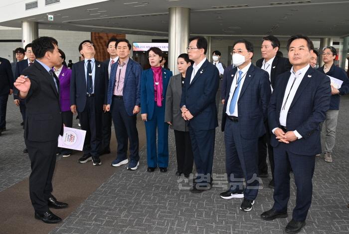 [크기변환]4.18_국회2025APEC정상회의_지원_특별위원회_경주_방문2.jpg