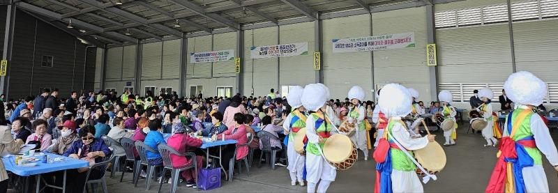 1 [사진] 영천시 금호읍, ‘2025년 경로효잔치’ 성황리 개최 (2).JPG