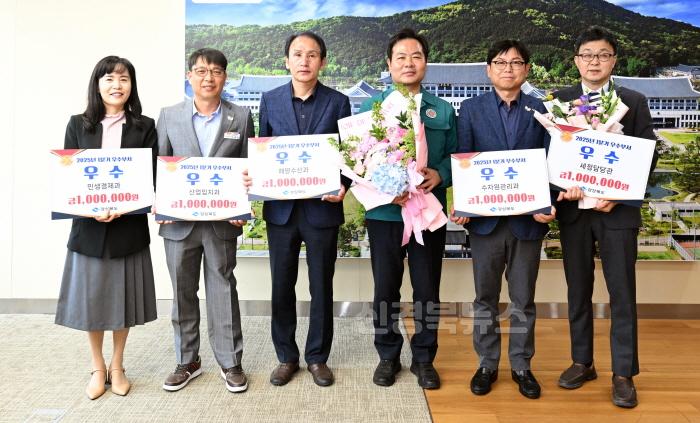 [크기변환]6._2025년_1분기_도정_성과_우수부서_시상식_1.jpg