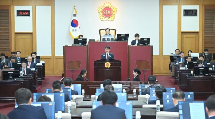 [크기변환]2025.04.21 제316회 대구광역시의회 임시회 제1차 본회의 개회 및 2025년 제1회 대구광역시 추가경정 예산안 제출 제안설명(시의회 2F 본회의장) (1).jpg