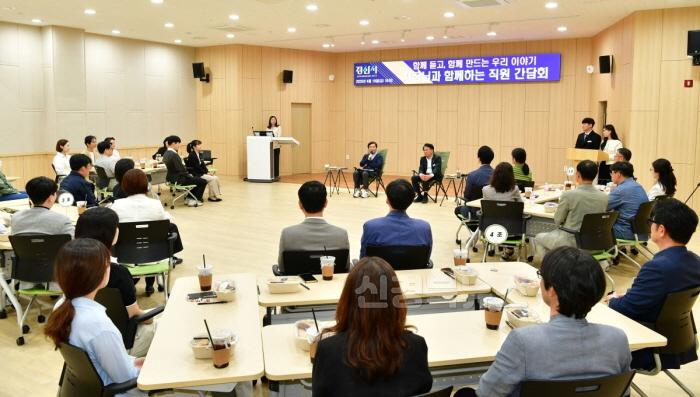 [크기변환]직원 간담회 (2).jpg