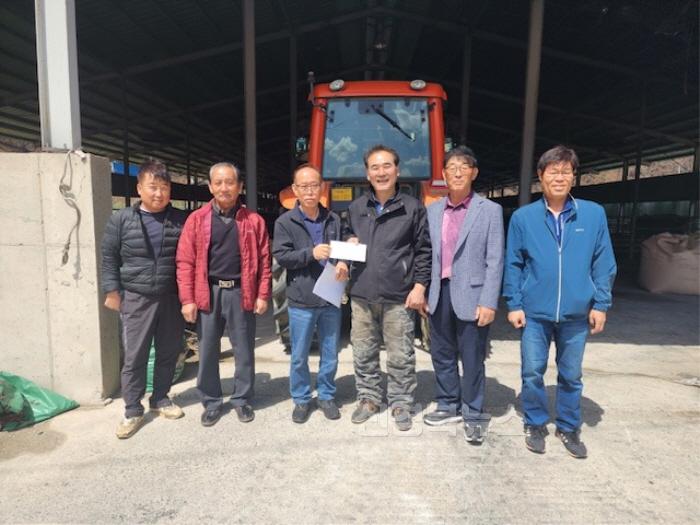[크기변환](예천군)(사)한국후계농업경영인 예천군연합회, 산불피해 성금 모금 참여 (2).JPG
