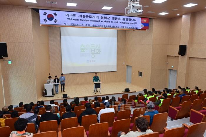 [크기변환]봉화군, 베트남 화방현 계절근로자 첫 입국 (2).JPG