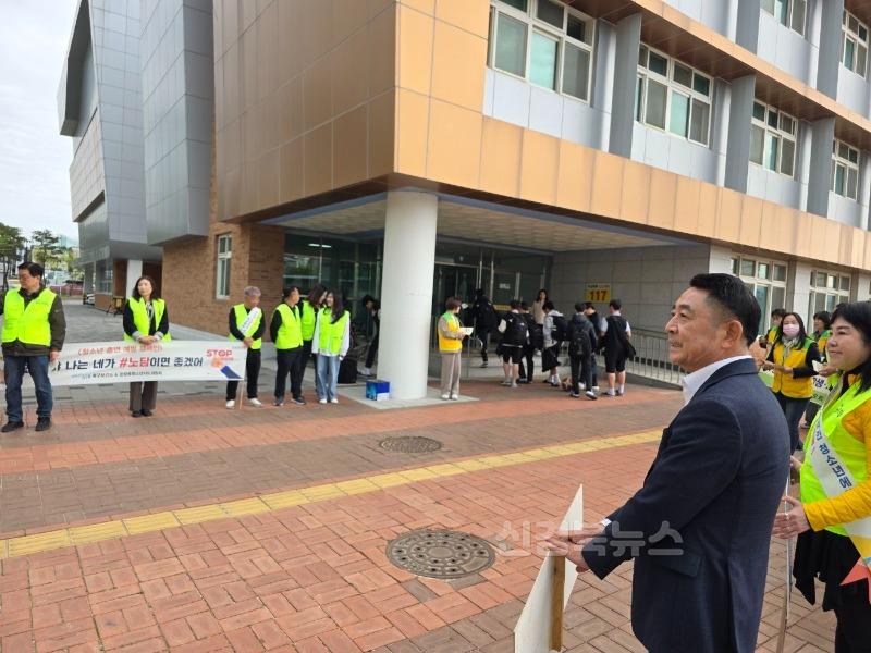 [양덕중]중독예방 캠페인 사진1.jpg