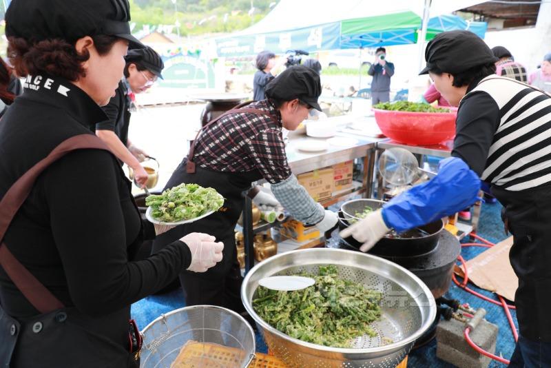 지난해 개최된 전곡리마을 두릅 축제1.JPG