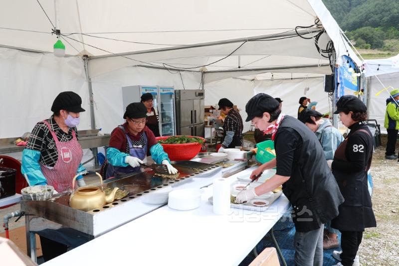 지난해 개최된 전곡리마을 두릅 축제2.JPG