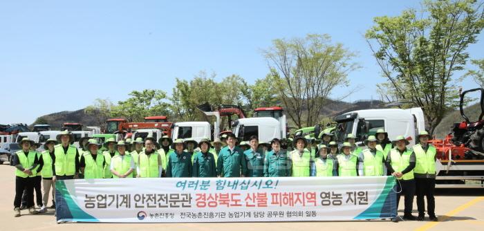 [크기변환]4._전국_농업기계_전문팀_영농복구_지원1.JPG
