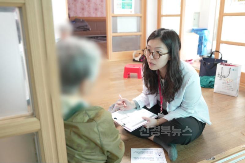 250423보도자료(청송군, 산불 피해 주민 대상 ‘찾아가는 심리지원’ 운영[불탄 마음에도 회복의 손길 전해]) (2).JPG