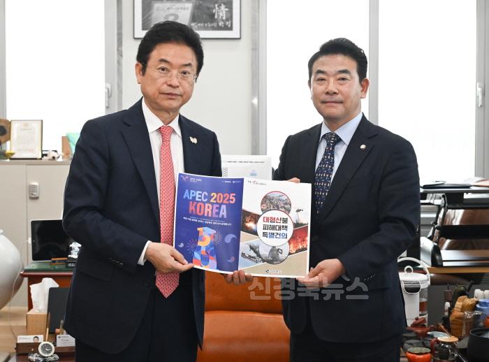 [크기변환]국회_방문(APEC_박정).jpg