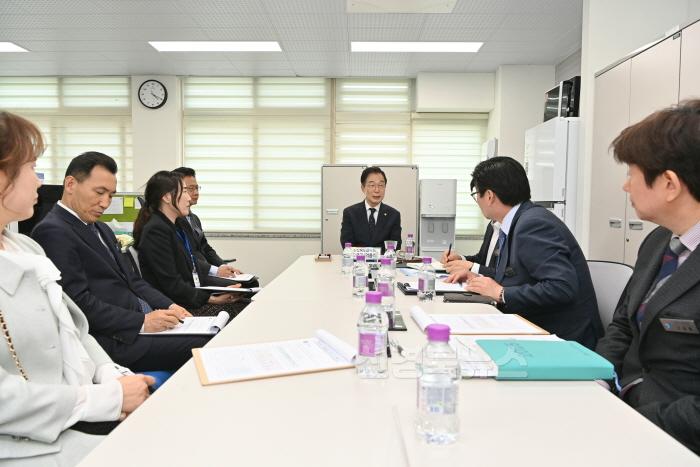 [크기변환](추가)1.경북교육청, 포항 거점형 늘봄센터 방문해 학부모들과 현장 소통협의회 가져!(학부모들과의 현장 소통협의회)_05.jpg