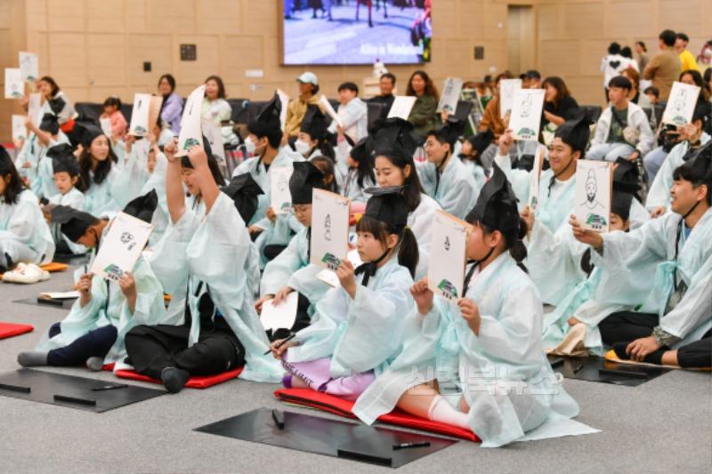 영주-1-2 (참고사진)선비의 낭만이 피어나는 봄, 5월3일부터 5일까지 ‘2025영주 한국선비문화축제’ 열린다(어린이 선비축제 진행모~.jpg