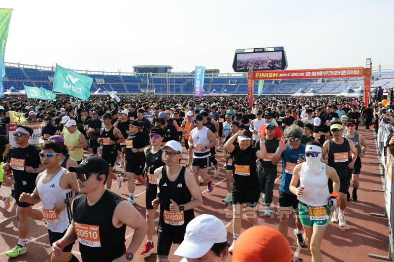 250427 포항 해변을 달린다! 통일기원 해변마라톤 1만여 명 참가 성료2.JPG
