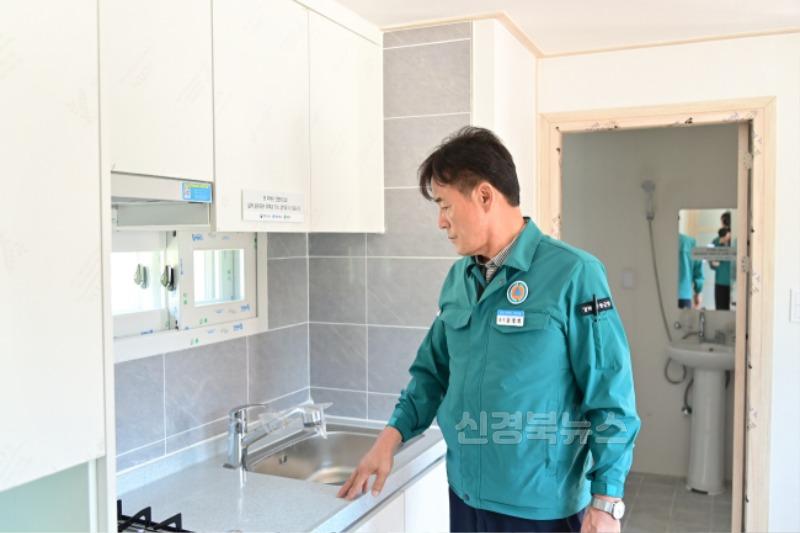 250428보도자료(청송군 산불 이재민을 위한 임시조립주택 견본 설치) (4).jpg