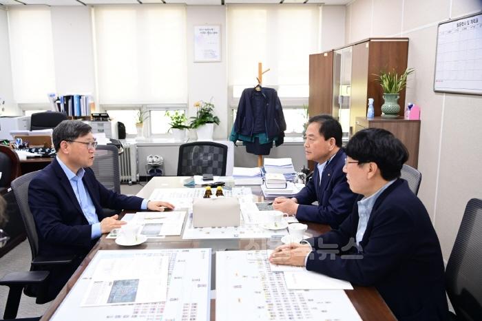 [크기변환]배낙호 김천시장, 중앙부처 방문 ‘발품 세일즈행정’ 가속화-기획예산실(사진4_보건복지부방문).jpg