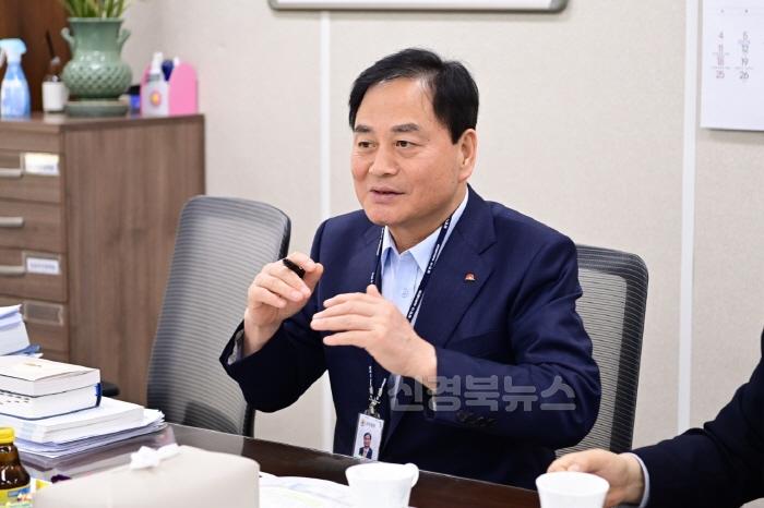 [크기변환]배낙호 김천시장, 중앙부처 방문 ‘발품 세일즈행정’ 가속화-기획예산실(사진5_보건복지부방문).jpg