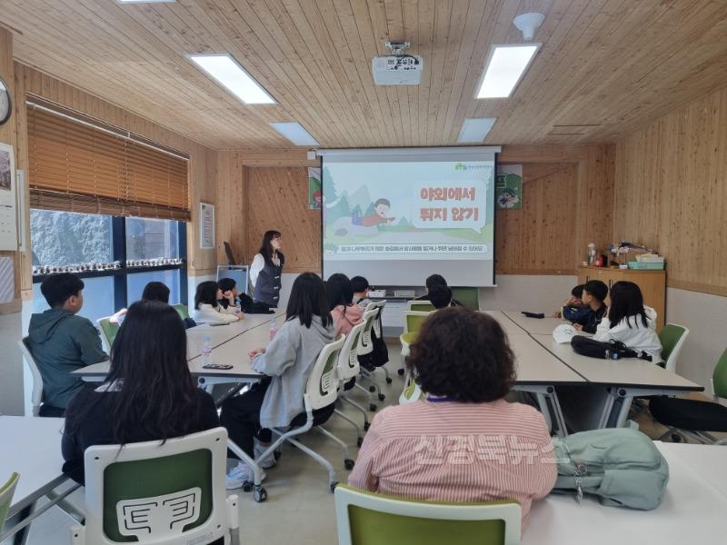 김천시립도서관 「어린이 인문학 놀이터」 성료-시립도서관(사진2).jpg